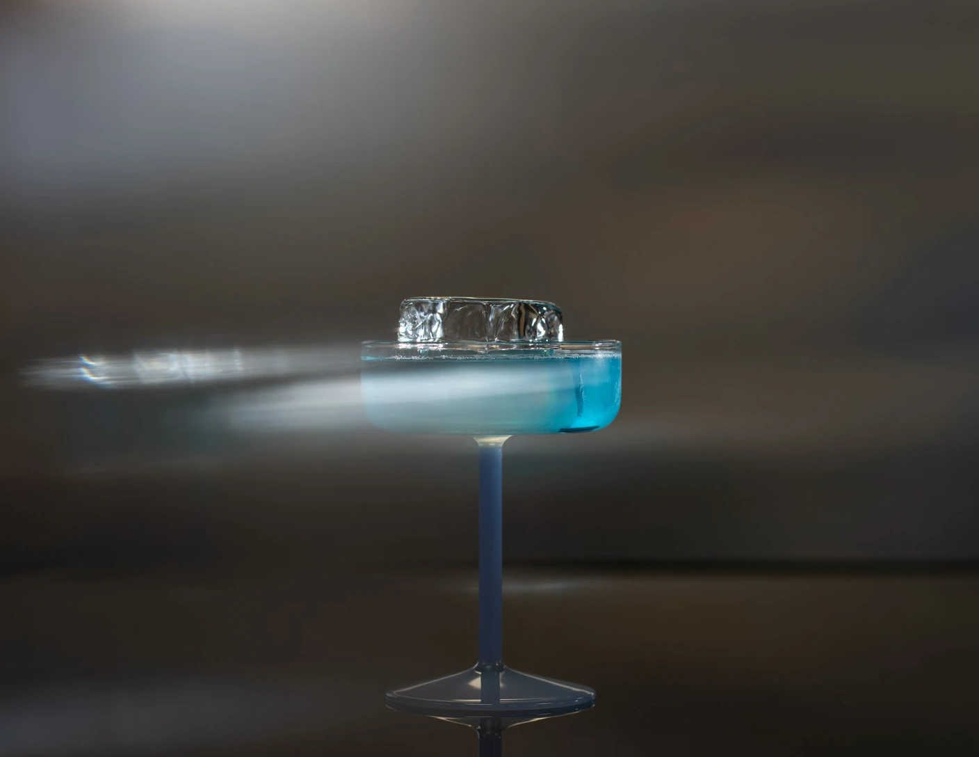 Cocktail rafraîchi avec de la glace Les Manchots